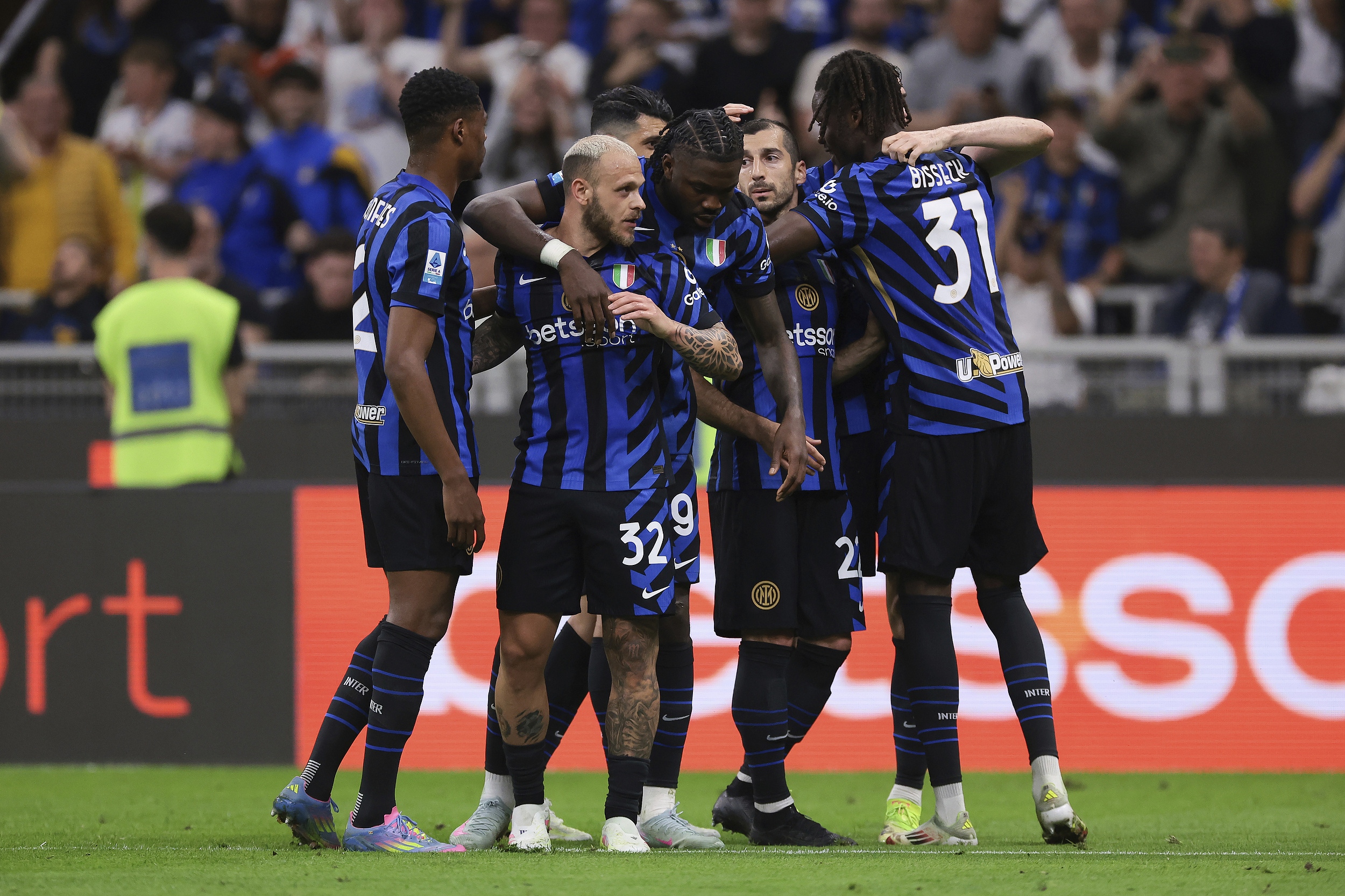 开元体育-加时末段突围战来临，AC米兰围绕荷甲造点机会，媒体盛赞，年轻球员得到机会的简单介绍